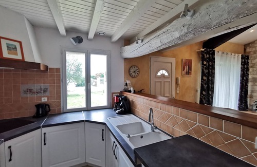 Tesson Cottage | Stone house with private heated swimming pool