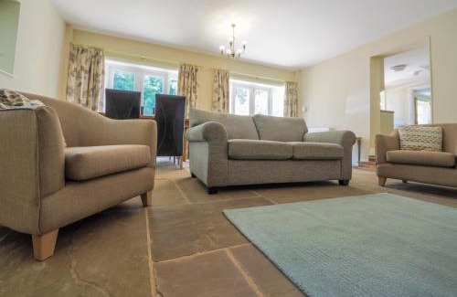 Fulbeck House | Stone Lodge