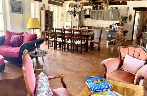 Vizinada Villa | Stone villa with a view of Motovun
