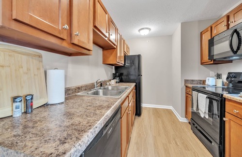 New Albany Apartment | Stonecrest 701, 2Bd Apt I Free Parking I Pool