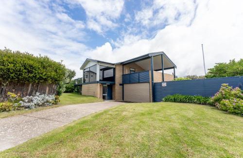 Port Elliot House | Stoneferry- A Beachfront Beauty - Free Wifi