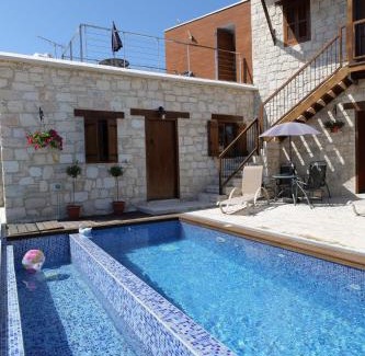 Kallepia House | Stonehouse with private swimming pool