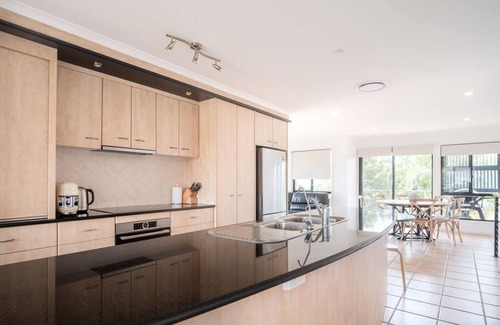 Shelly Beach House | Stones Throw To Shelly Beach + Pet Friendly!