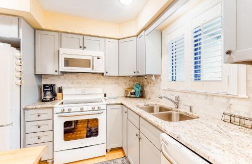 Folly Field Apartment | Stones Throw