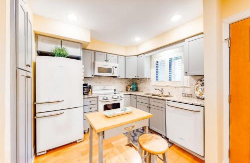 Folly Field Apartment | Stones Throw