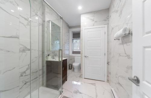 Cote-Des-Neiges—Notre-Dame-De-Grace Apartment | Stonewall Suites