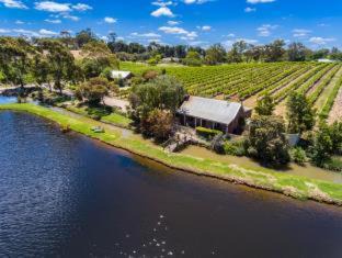 Stone Well Cabin | Stonewell Cottages and Vineyards