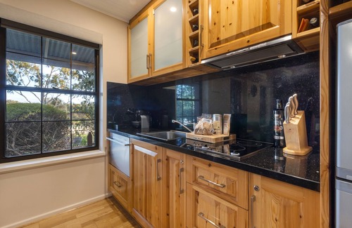 Stone Well Apartment | Stonewell Haven Spa Suite 1