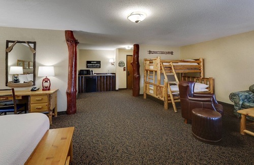 Moline Hotel | Stoney Creek, Expanded King Bunk Bed, Room for the Crew! | 2 Units