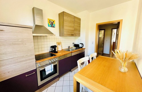 Stotteritz Apartment | Stötteritz apartment, sleeps 6, close to public transport, 3 room with balcony
