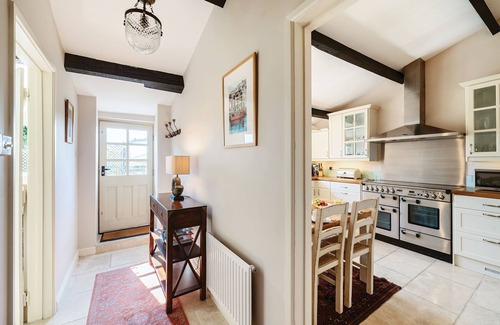 Burton Bradstock House | Strand Cottage - sleeps 4 guests in 2 bedrooms