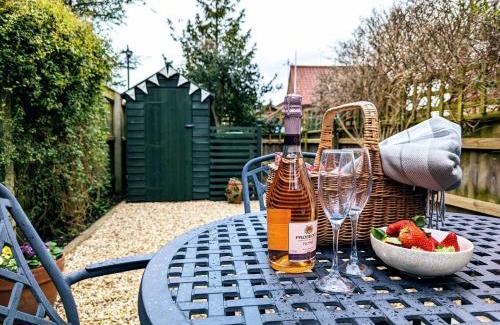 Snettisham House | Strawberry Cottage Snettisham close RSPB and Wild Ken Hill - Crabpot Cottages Sheringham