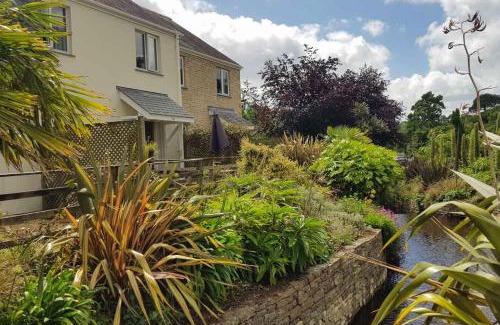 Falmouth House | Stream Side