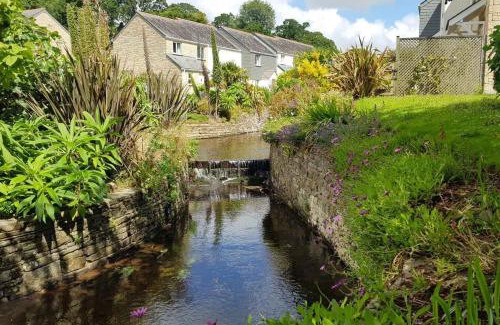 Falmouth House | Stream Side