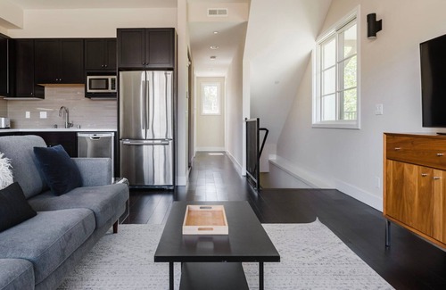 Downtown Burlingame Apartment | Striking Burlingame 2BR w/Parking & A/C, nr Caltrain, by Blueground