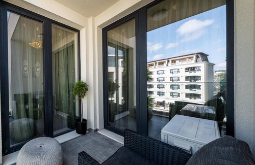 Saints Constantine and Helena Apartment | studio Sea Pearl