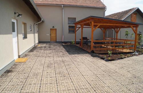 Luzice Apartment | Studia Lužičan