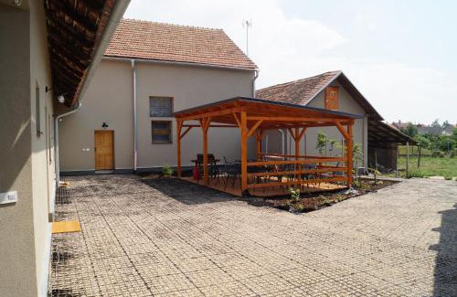 Luzice Apartment | Studia Lužičan