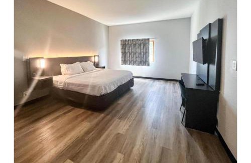 Elkhart Hotel | Studio 6 Elkhart, IN- Kitchenette Rooms
