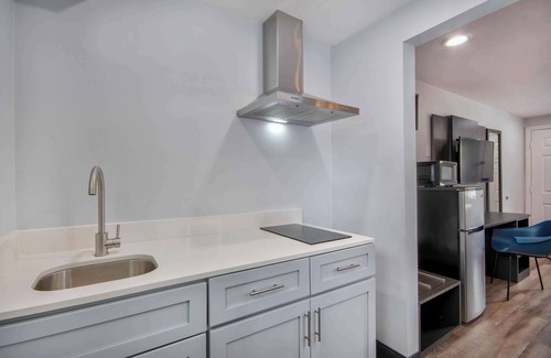 Downtown Hotel | Studio 6 Eureka, CA – Old Town
