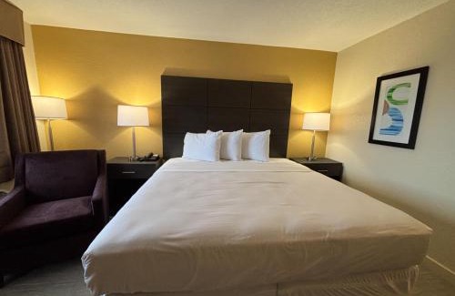 Paw Creek Hotel | Studio 6 Suites Charlotte, NC Northlake
