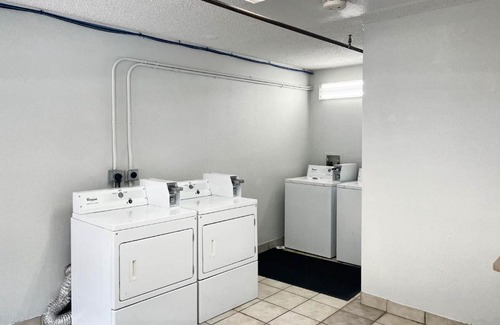 Dayton Hotel | Studio 6 Suites Dayton OH Englewood