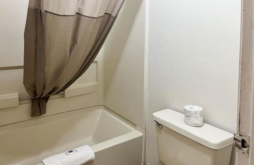 Dayton Hotel | Studio 6 Suites Dayton OH Englewood