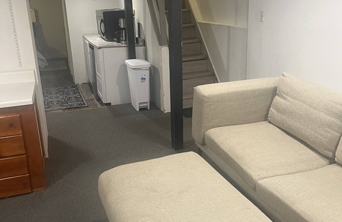 Floral Park Apartment | Studio 8 min walk to UBS arena