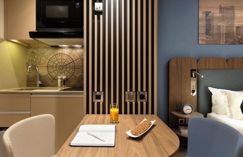 Gambetta Apartment | Studio and Deluxe 1 Bedroom Joined In La Défense
