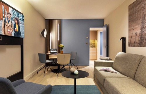 Gambetta Apartment | Studio and Deluxe 1 Bedroom Joined In La Défense