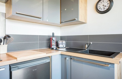Notre-Dame-du-Pre Apartment | Studio Apartment 'De Charme Montagne' with Mountain View, Private Terrace and Wi-Fi