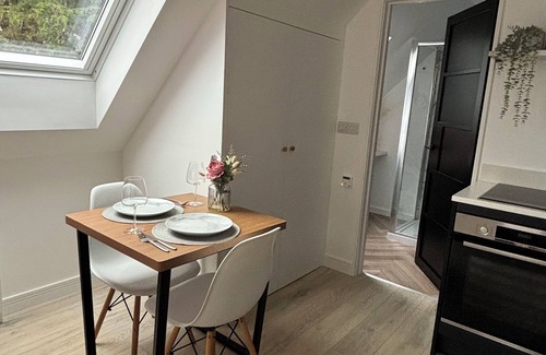 Bury St Edmunds Apartment | Studio Apartment bordering the Ickworth Estate, Pet-Friendly, 5 minutes to Bury!