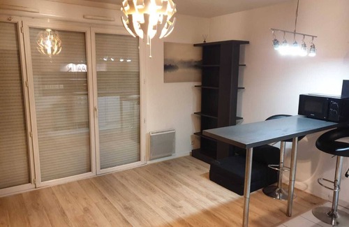 Rosny-sous-Bois Apartment | Studio Apartment 'Proche Rer E' with Balcony