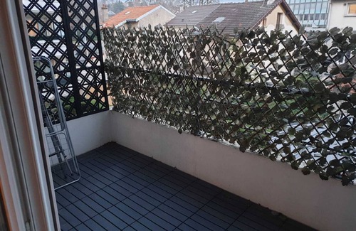 Rosny-sous-Bois Apartment | Studio Apartment 'Proche Rer E' with Balcony