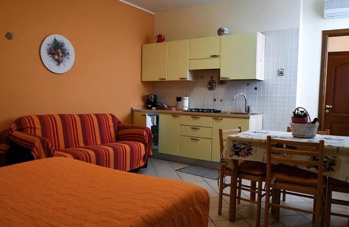 Cenesi Apartment | Studio Apartment 'Gli Angeli Agriturismo - Zia Rosa' with Shared Pool, Wi-Fi and Air Conditioning