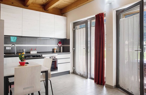 Talamona Apartment | Studio apartment 'Agriturismo L'isola Del Cavallo 4' with Mountain View, Shared Garden and Wi-Fi