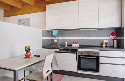 Talamona Apartment | Studio apartment 'Agriturismo L'isola Del Cavallo 4' with Mountain View, Shared Garden and Wi-Fi