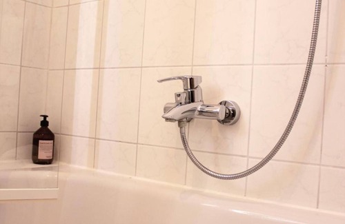 Bad Rodach Apartment | Studio Apartment 'Blaues Paradies' with Wi-Fi