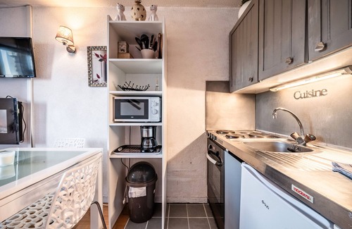 Bogeve Apartment | Studio Apartment 'De Charme' with Mountain View and Balcony