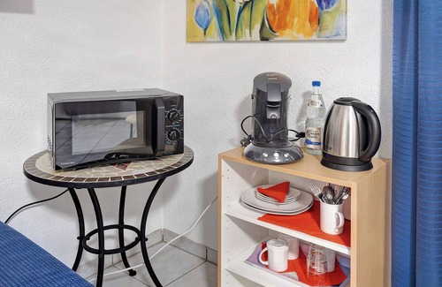 Volkertshausen Apartment | Studio Apartment 'Souterrain' with Shared Terrace, Shared Garden and Wi-Fi