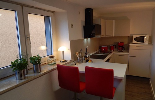 Neuendorf Apartment | Studio Apartment 'Ferienhaus Rheinblick Wohnung 1' with Shared Terrace and Wi-Fi