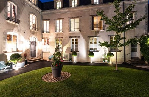 Saint-Serge Apartment | Studio Apartment