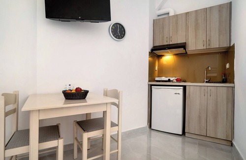 Pidima Kyras Apartment | Studio Apartment 'Iguana 12' with Sea View, Wi-Fi and Air Conditioning