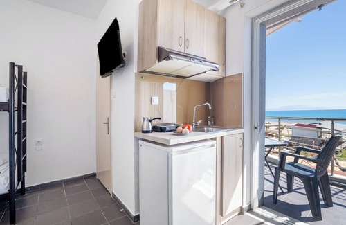 Pidima Kyras Apartment | Studio Apartment 'Iguana 5' with Sea View, Wi-Fi and Air Conditioning