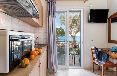 Nikiana Apartment | Studio Apartment "Nikiana Club - Studio 2" with Sea View, Shared Pool & Wi-Fi