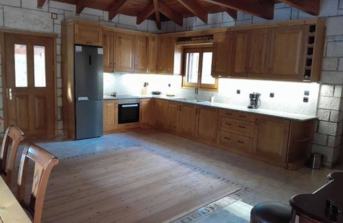Vatsounia Apartment | Studio Apartment "Tsarouxi Village 1" with Mountain View, Private Terrace & Wi-Fi