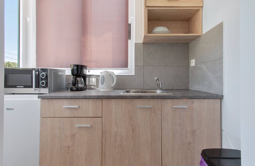 Alikanas Apartment | Studio Apartment "Villa Dionysia Studio S4" with Shared Pool & Wi-Fi