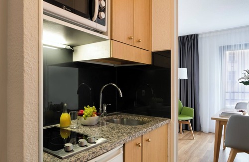 Quartier de la Salpetriere Apartment | Studio Apartment With Balcony In Austerlitz