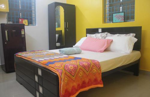 Chennai Apartment | Studio Apartment with private entrance, behind DLF and near L&T, RMZ IT park and close to SRMC & MIOT Hospital