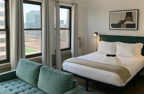 East Hyde Park Apartment | Studio Apt Comfy & Sunlit - Algonquin 5A